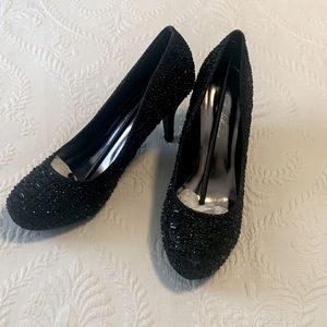 Women’s dress shoes, black, 8-1/2. Never worn.